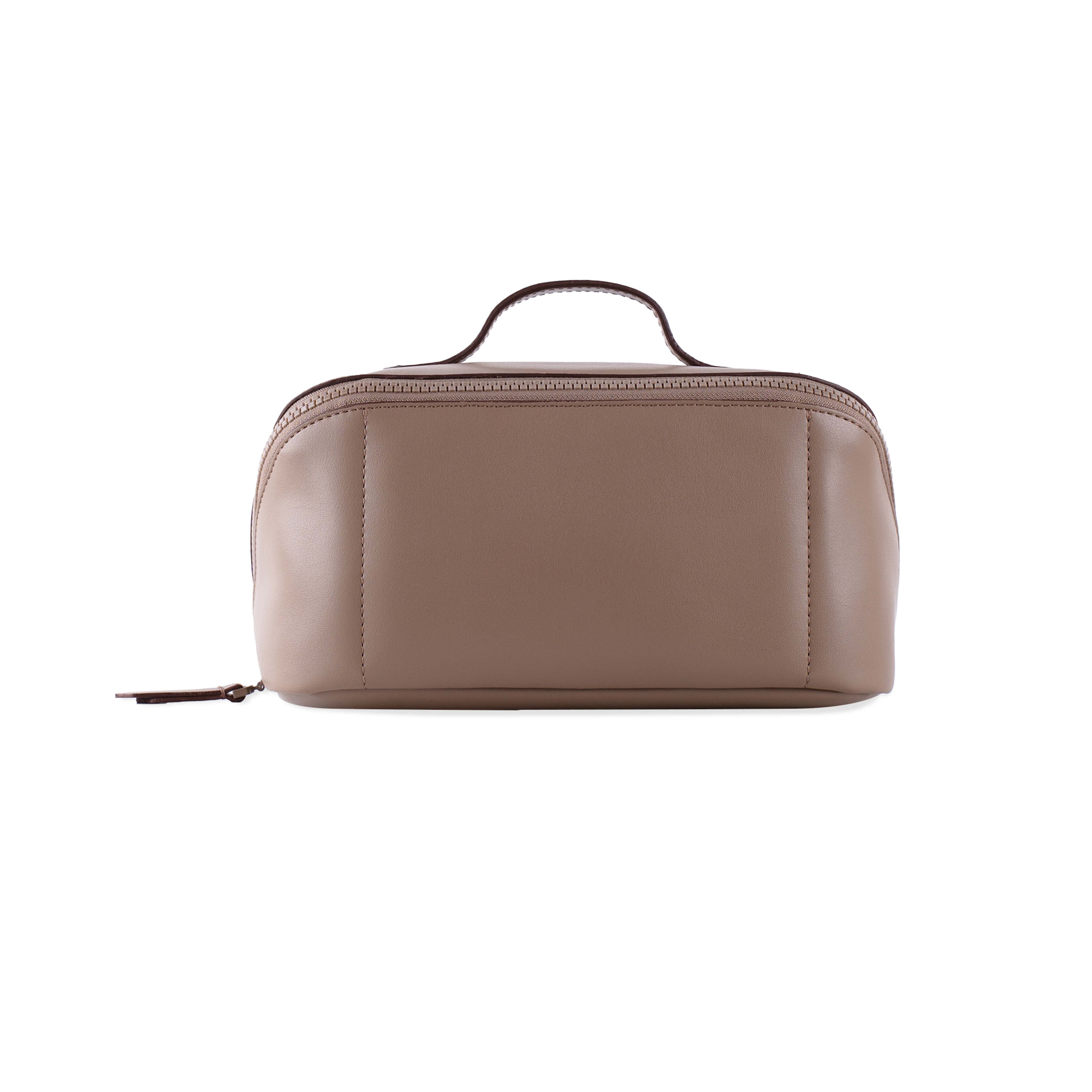 Premium vegan leather travel products in Sahara set, blending luxury with modern style.