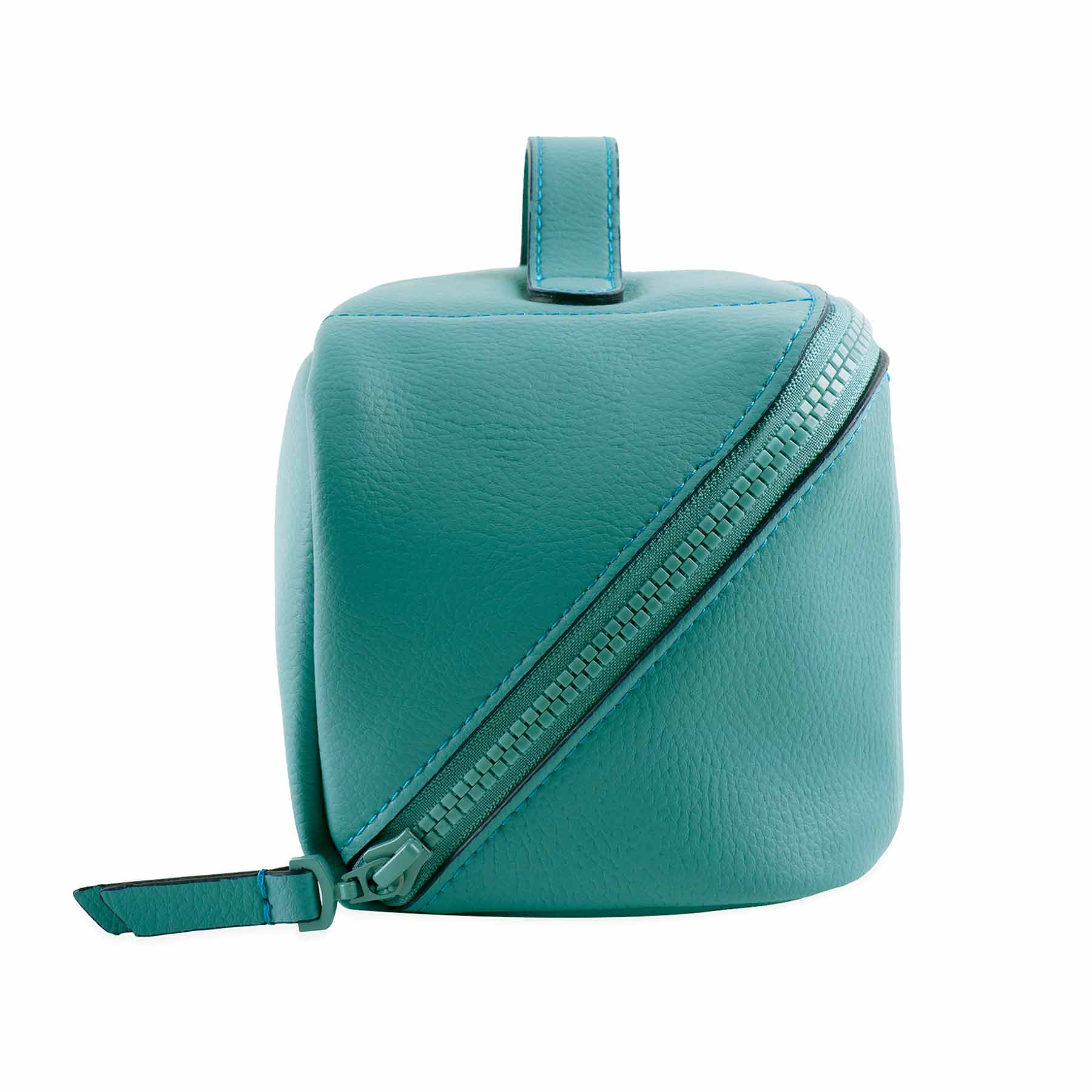 Stylish turquoise vegan leather make-up bag for a fresh and trendy look.