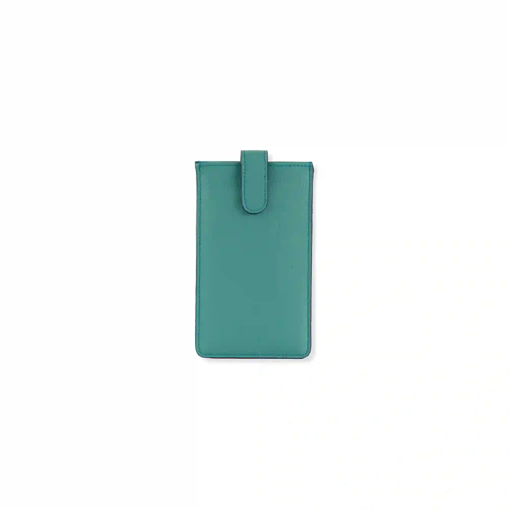 Trendy vegan travel accessories from Niagara experience for stylish and eco-conscious travel.